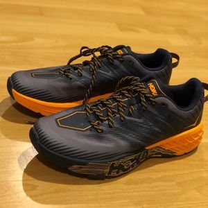 HOKA MEN'S SPEEDGOAT 4 trail runner - like new!